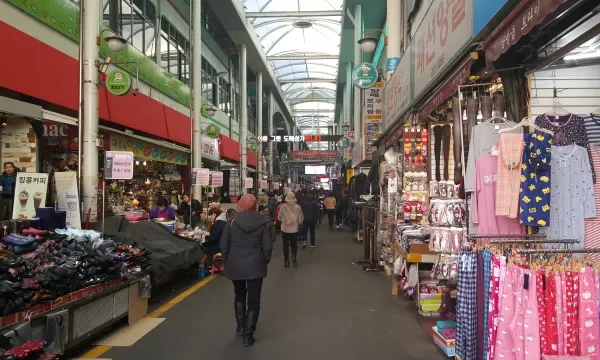 When are the best times for shopping in Daegu?