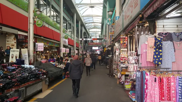 When are the best times for shopping in Daegu?